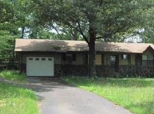 170 Oakwood Dr, Selmer, TN 38375