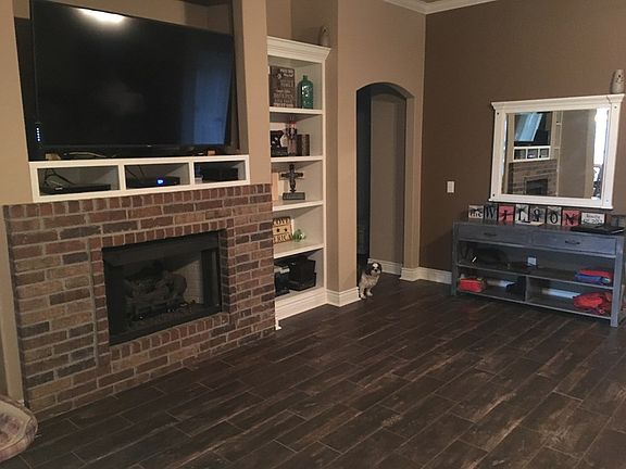 3rd image of 929 Red Oak St