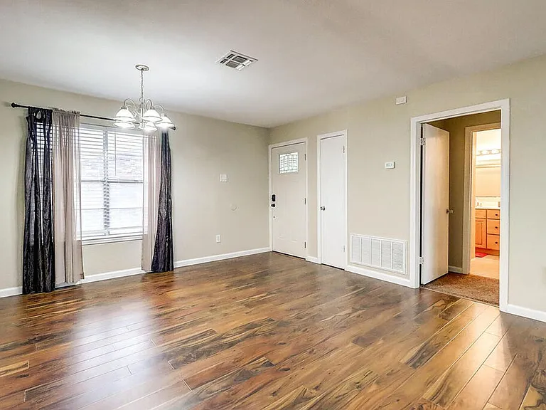 1011 Ennis Joslin 234 — Photo 20