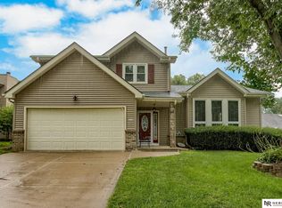 1611 N 150th Plz, Omaha, NE 68154