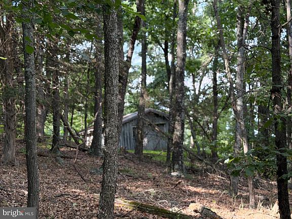 2nd image of 584 Berry Mountain Ln