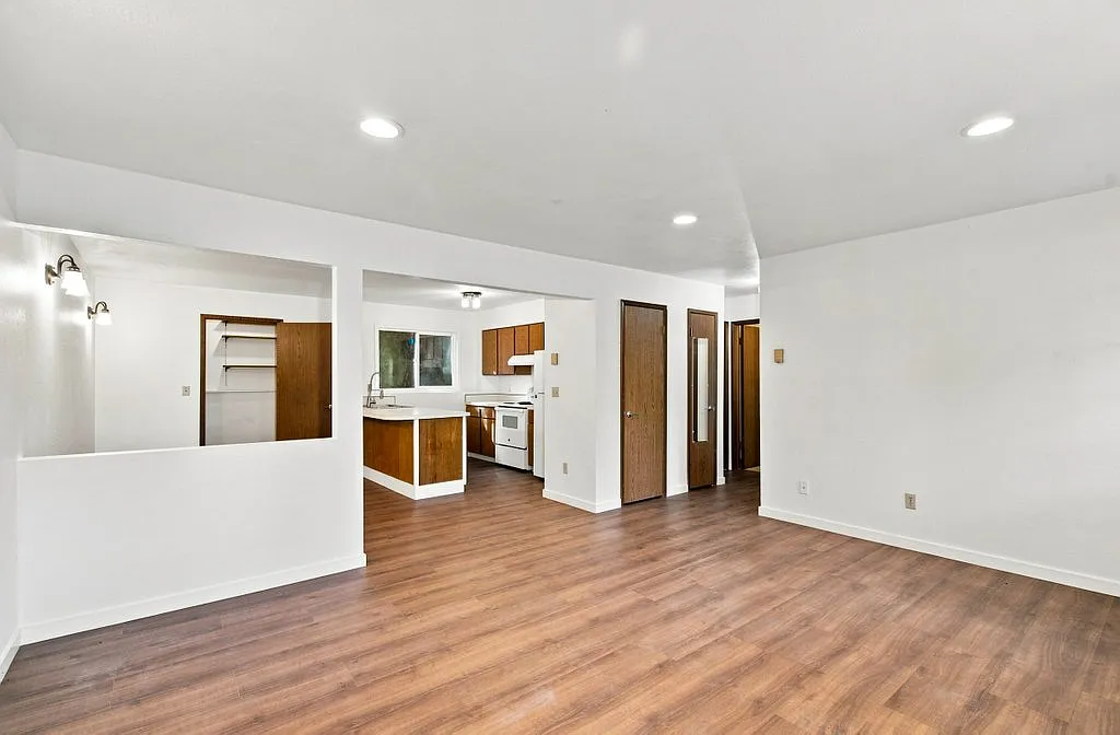 2377 W Fairway Dr — Photo 4