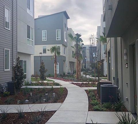 3rd image of 830 Marina Way S