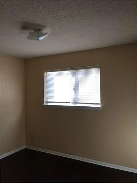 2 bed, 1.0 bath, 4615 sqft, $750 — Photo 4
