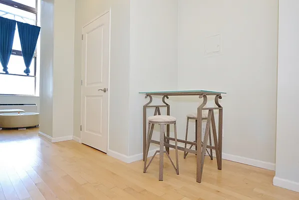 Rented by City Connections Realty | media 10