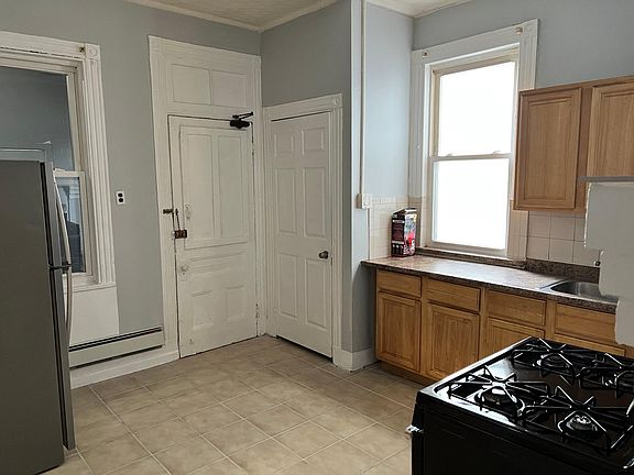 4th image of 150 Littleton Ave #1
