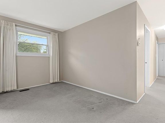 4th image of 5994 Thunderbird Dr