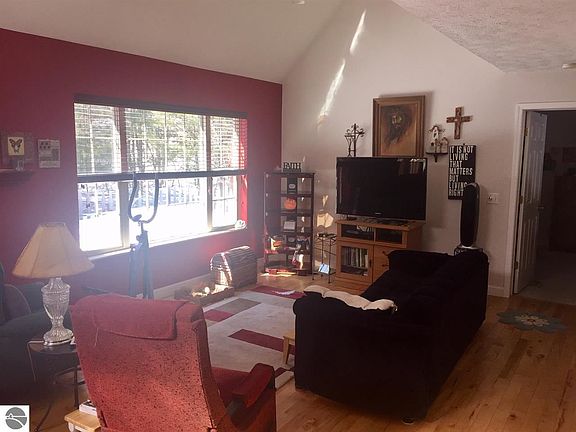 3rd image of 2222 Lakes North Dr