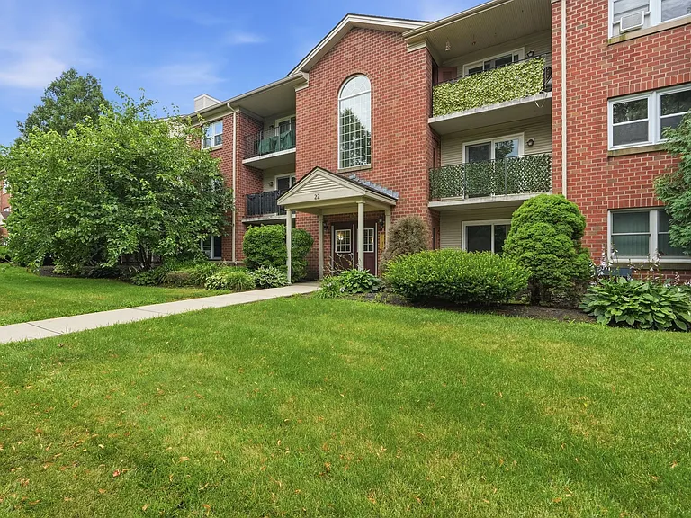 22 Maple Crest Cir #F — Photo 13