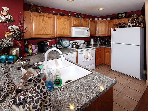 5th image of 61 Christian Ct