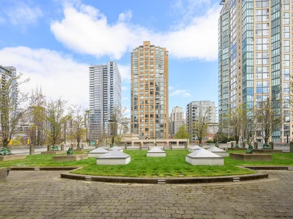 1238 Richards St #505, Vancouver, BC V6B 6M6