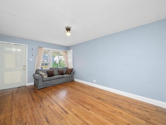 3rd image of 131 48th Ave