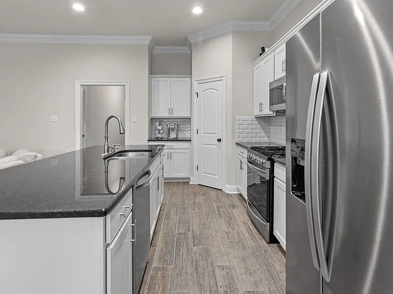 289 Lake Pride Dr — Photo 13