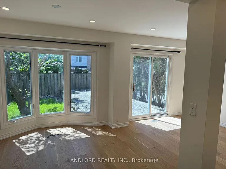 19 Vanessa Rd — Photo 6