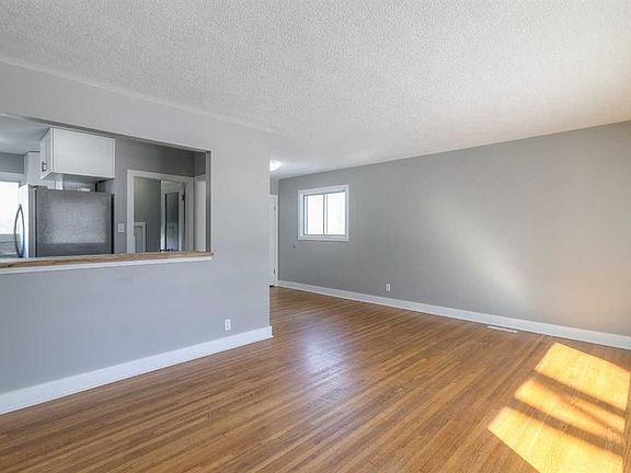 3rd image of 220 SE 23rd St S