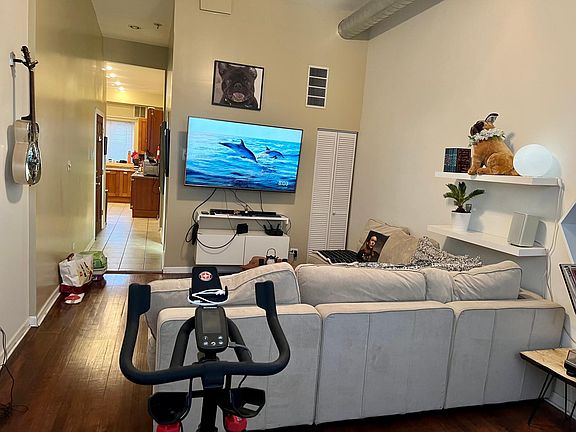 3rd image of 3144 N California Ave APT 3