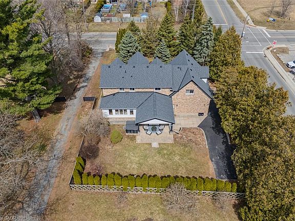 2nd image of 208 Victoria St