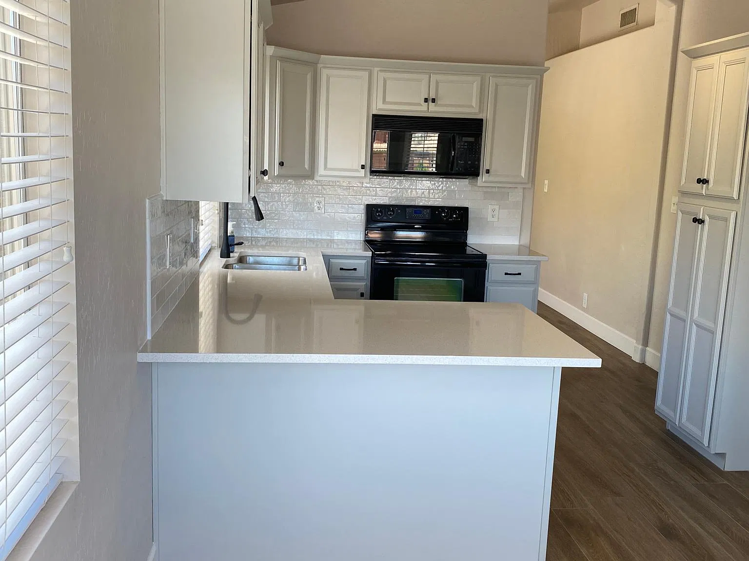 733 E Windsong Drive — Photo 2
