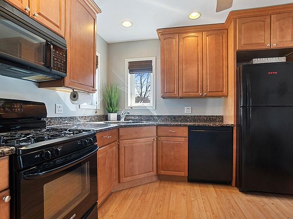 4th image of 1159 N Hickory Ave