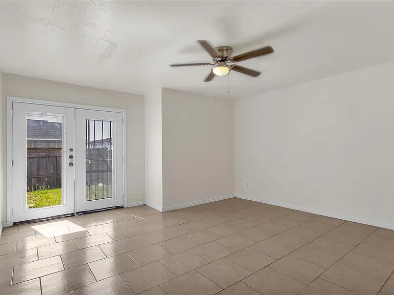 6913 Chasewood Dr — Photo 5