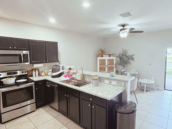 4th image of 504 SE 32nd Avenue
