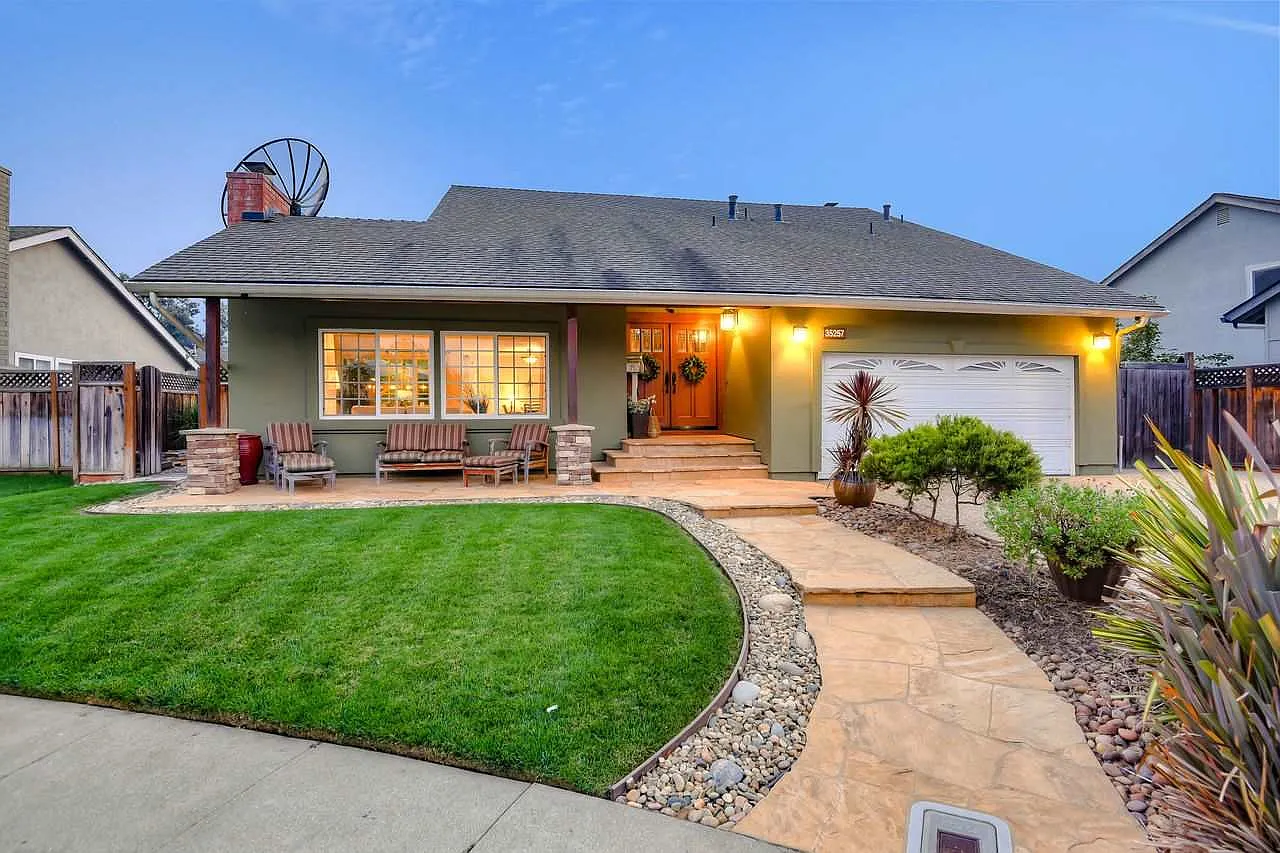 35257 Cornwall Pl photo 1