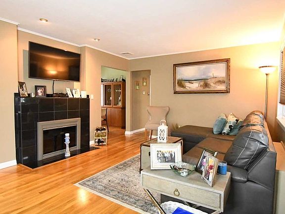 3rd image of 309 Glynn St
