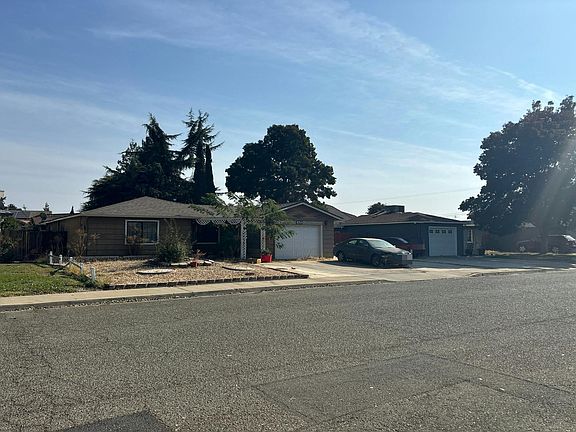 3rd image of 430 Harriett Dr