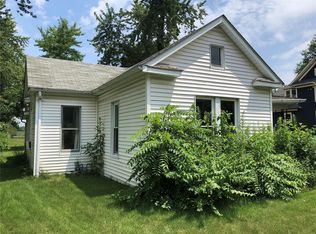 413 W Wall St, Worden, IL 62097
