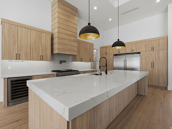3rd image of 23111 Tablerock