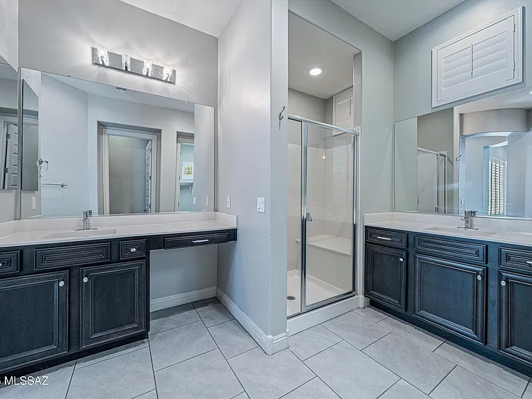 2447 N Wychwood Ct — Photo 32