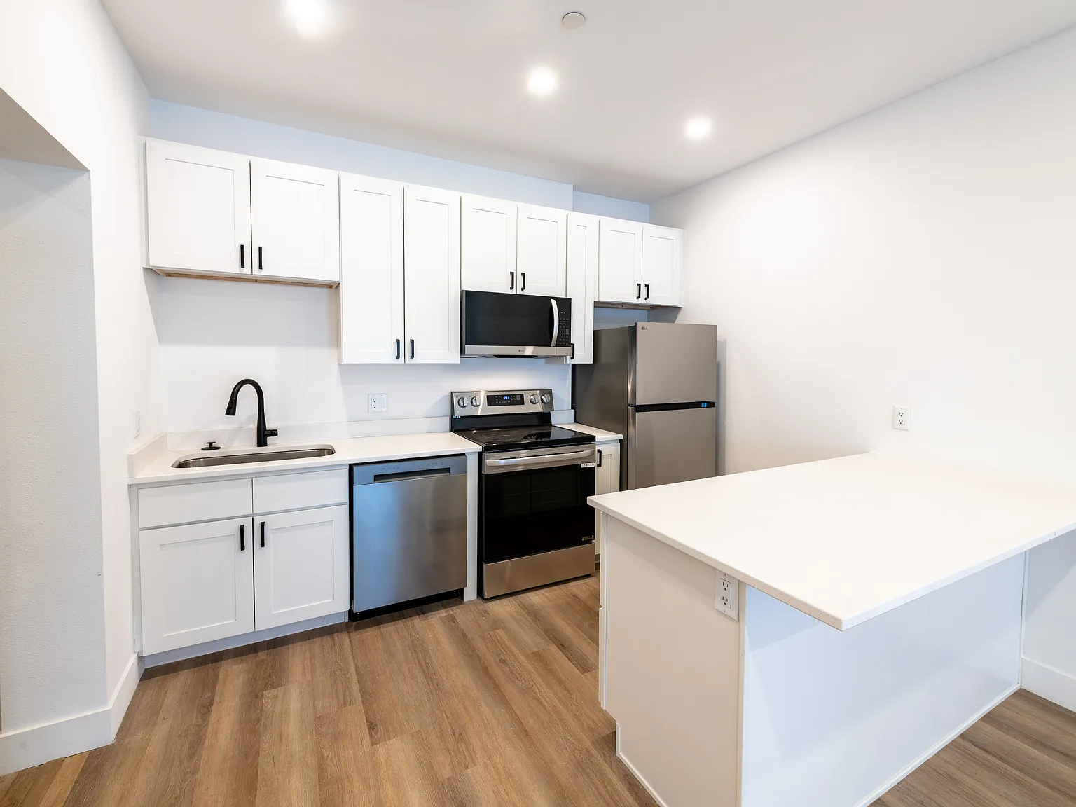 The Midland Apartments — Photo 1