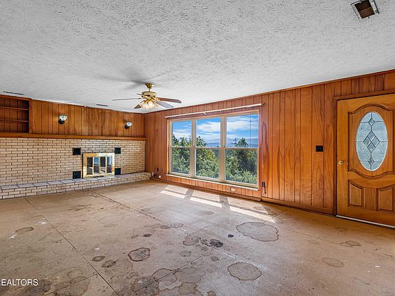 4th image of 385 Gardenia Rd