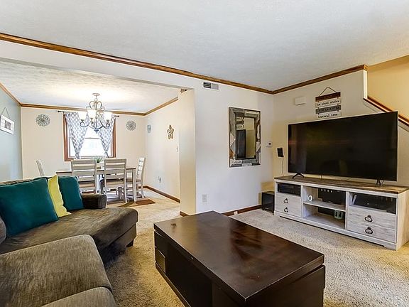 4th image of 2226 Robinhood Dr