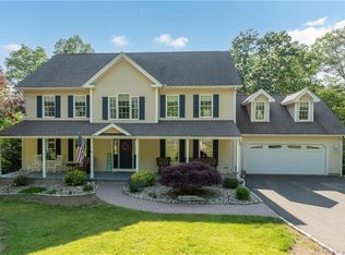 12 Winterberry Rd, Guilford, CT 06437