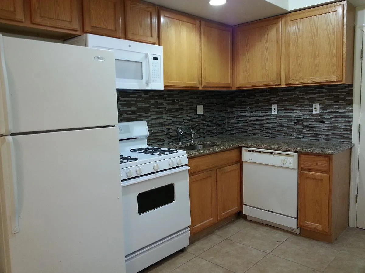 2 bed, 900 sqft, $3,300 — Photo 4