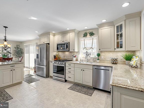 3rd image of 14 Whitekirk Dr