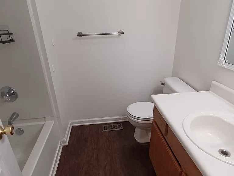 211 Sheffield Ct — Photo 16