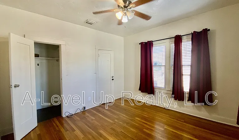 306 N Euclid Ave — Photo 3