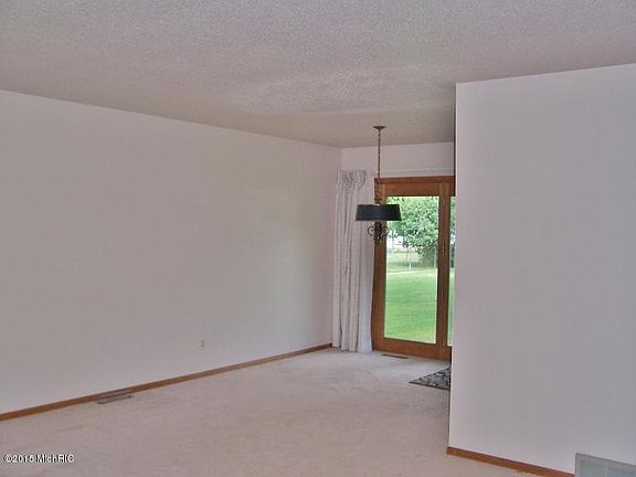 4th image of 20750 Ross Pkwy