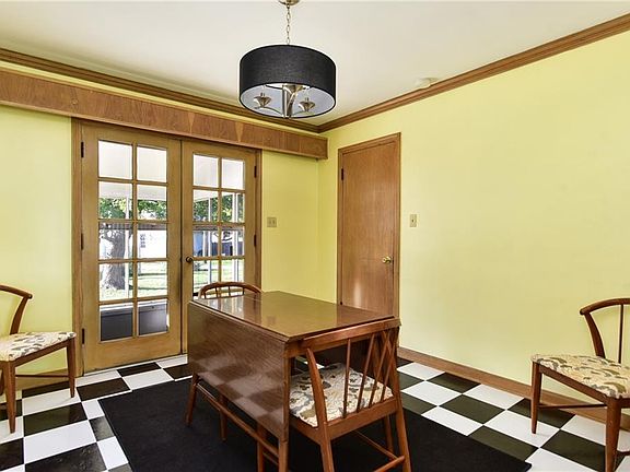 5th image of 106 W Vermont Ave