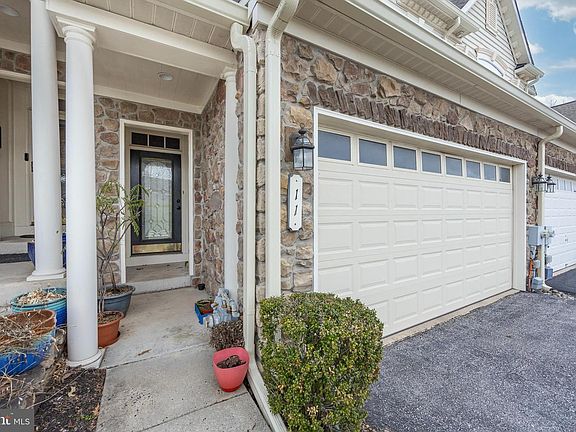 3rd image of 11 Rinehart Rd