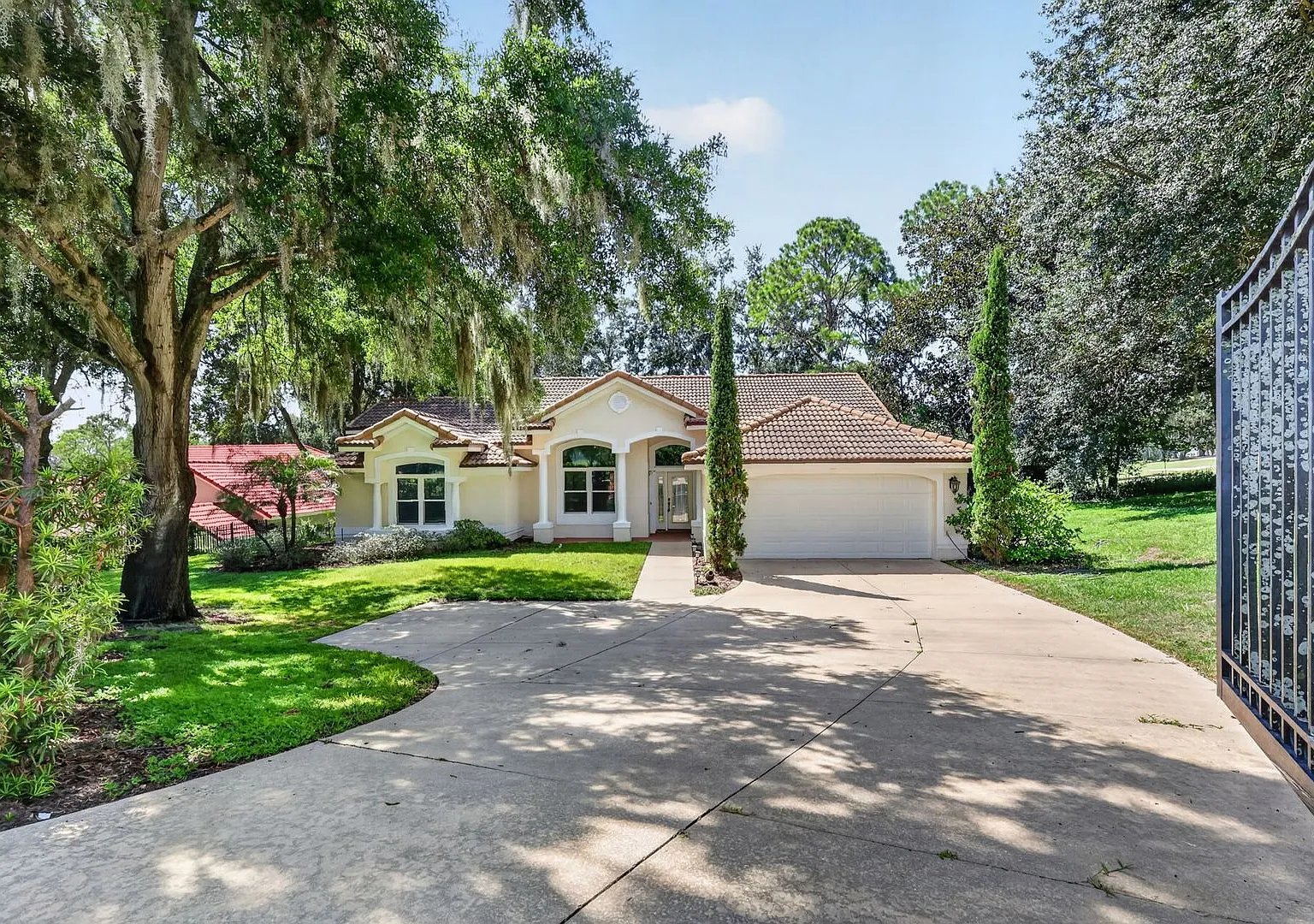 3-Bedroom Home with Golf Course & Pond Views in Howey-in-the-Hills — Photo 2