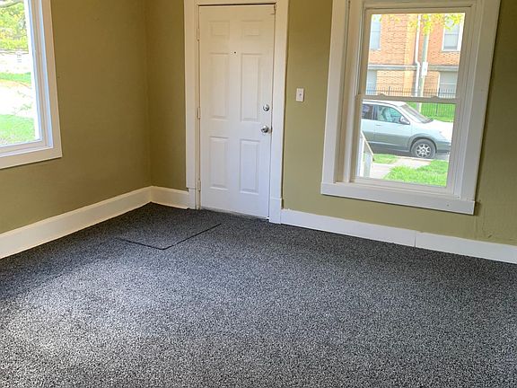 3rd image of 1008 W 31st St