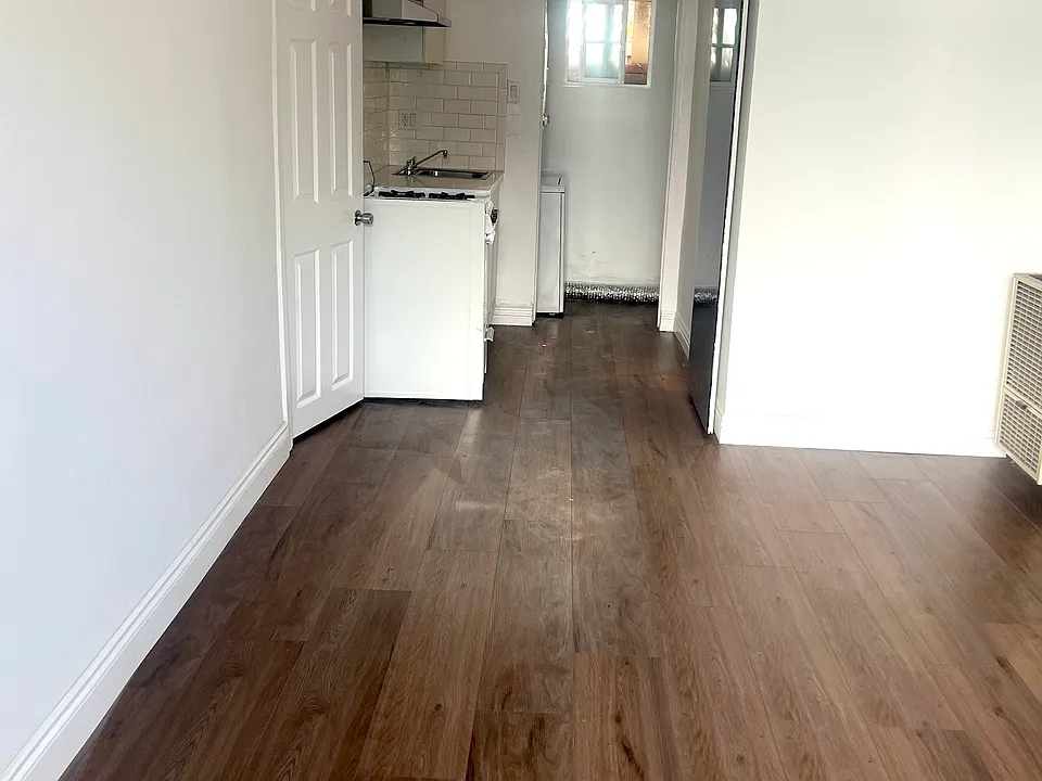 1231 1/2 N Vista St