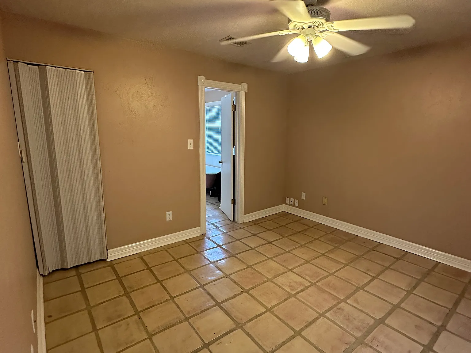 2 bed, 1240 sqft, $1,450 — Photo 4