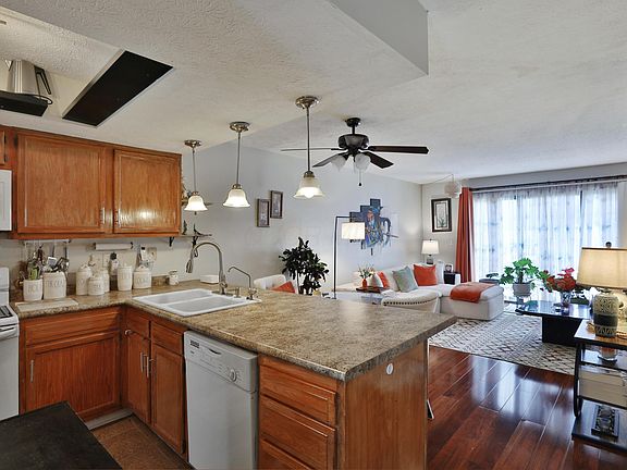 4th image of 2621 Summer Dr