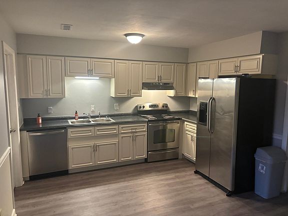 3rd image of 834 N Grosvenor Ct