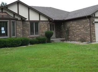 39755 Lembke Dr, Sterling Heights, MI