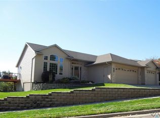 1227 S Dunham Cir, Sioux Falls, SD 57106